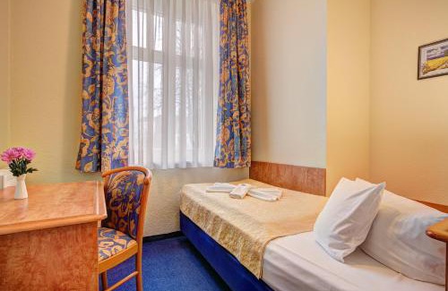 Zinnowitz Hotel | Seeblick Hotel Garni: Oceanfront Retreat with Pet-Friendly Perks
