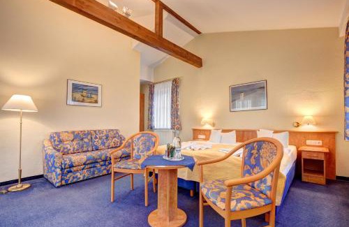 Zinnowitz Hotel | Seeblick Hotel Garni: Oceanfront Retreat with Pet-Friendly Perks
