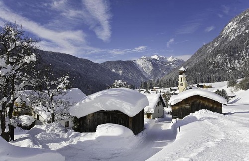 Wald am Arlberg Apartment | Experience Haus Sonnenhof: 10/10 Rated with Hot Tub & Breakfast