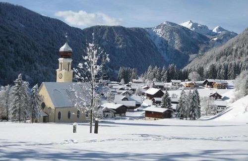 Wald am Arlberg Apartment | Experience Haus Sonnenhof: 10/10 Rated with Hot Tub & Breakfast