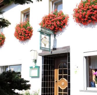 Tettscheid Hotel | Cozy Oceanfront Stay at Haus Sonnenschein with Breakfast
