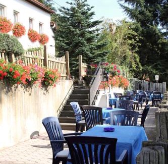 Tettscheid Hotel | Cozy Oceanfront Stay at Haus Sonnenschein with Breakfast