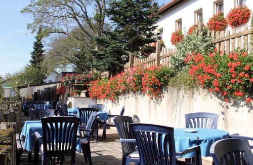 Tettscheid Hotel | Cozy Oceanfront Stay at Haus Sonnenschein with Breakfast