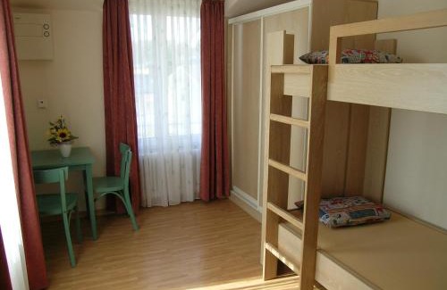 Gohren Apartment | Pet-Friendly Haus Sonnenschein Göhren with Breakfast Included