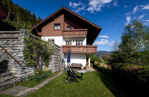 Murau Apartment | Ideal Family Retreat: Haus Sonnseitn Murau for 6-8 Guests