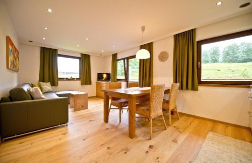 Ellmau Apartment | Relax at Haus Sonnwend: 4-Star Retreat with Hot Tub