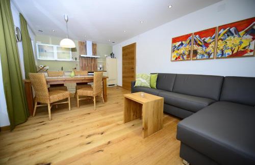 Ellmau Apartment | Relax at Haus Sonnwend: 4-Star Retreat with Hot Tub