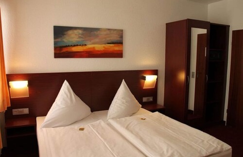 Vahrenwald Hotel | Discover Haus Sparkuhl Hotel Garni: Family-Friendly Comfort
