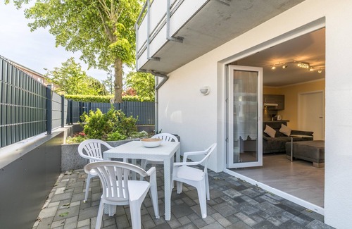 Busum Apartment | Beautiful Oceanfront Apartment at Haus Stadtvilla for Two