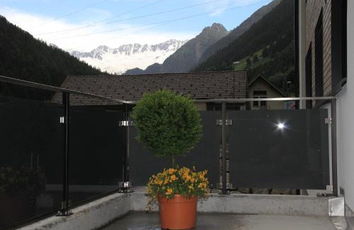 Goeschenen Apartment | Elegant Haus Steiner: Family-Friendly & Highly Rated Stay