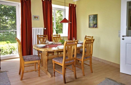 Struxdorf House | Welcoming Haus-Storchennest: Pet & Child Friendly Retreat
