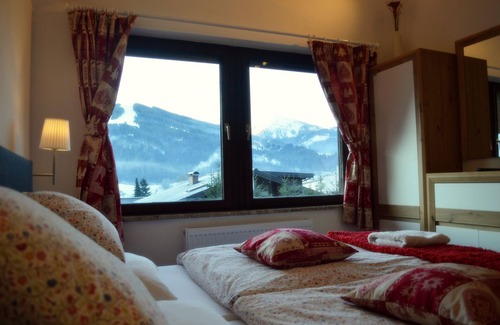 Radstadt House | Welcoming Haus Susanne: Family-Friendly with Breakfast Included