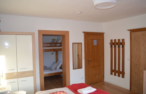 Radstadt House | Welcoming Haus Susanne: Family-Friendly with Breakfast Included