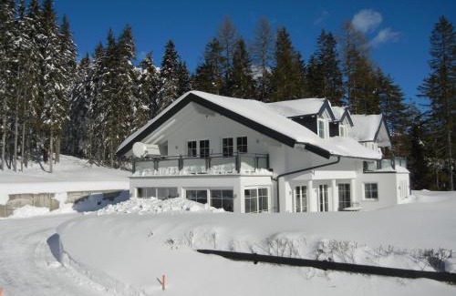 Schladming Apartment | Luxury Oceanfront Escape at Haus Terra - Guest Rated 9.8
