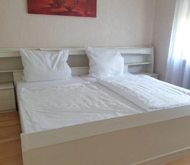 Leonberg Apartment | Enjoy Oceanfront Comfort at Haus Thea near Stuttgart