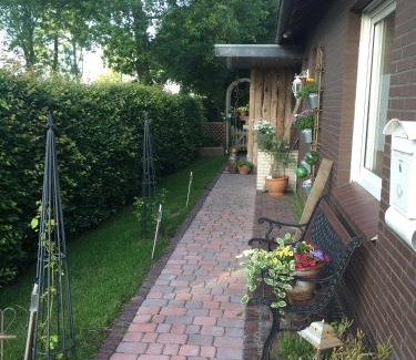 Wittmund Apartment | Beautiful Haus Toquard: Family-Friendly with Breakfast