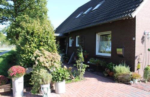 Wittmund Apartment | Beautiful Haus Toquard: Family-Friendly with Breakfast