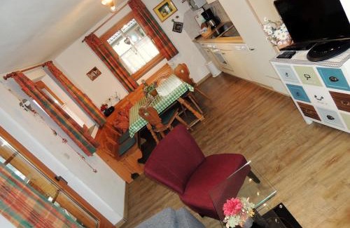 Medraz Apartment | Haus Unterweger: Pet-Friendly Retreat with Hot Tub & Kitchen