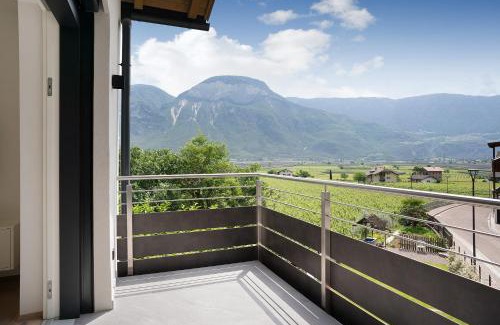 Centro Storico House | Oceanfront Family Retreat at Haus Weinblick Apt 5