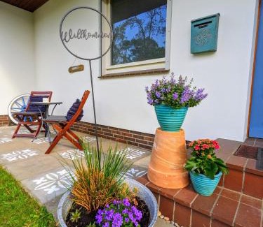 Region Hannover District House | Top-Rated Family Retreat: Haus Willi von Tinyhaus Steinhude