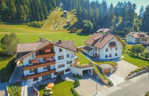 Valle San Silvestro Apartment | Pet-Friendly Haven at Haus zur Vogelweide - Rated 9.5/10