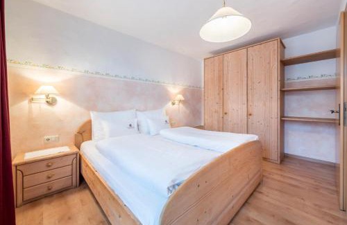 Valle San Silvestro Apartment | Pet-Friendly Retreat at Haus zur Vogelweide - Rated 9.8/10