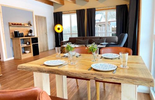 Westerdeichstrich House | Oceanfront Retreat: Haus zwischen den Wehlen for 16 Guests