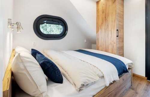 Pistany Apartment | Discover Hausbóty Labe: Private Beach & Ocean Views