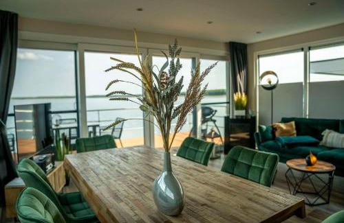 Laasow Boat Rental | Oceanfront Escape at Hausboot Albatros - Family Friendly Stay
