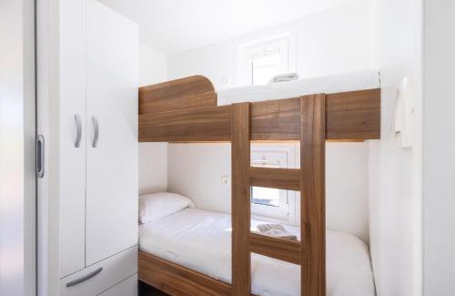Vintijan Apartment | Hausboot Astrid - Floating House