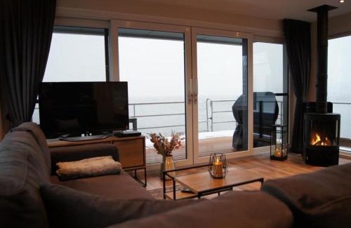 Vetschau/Spreewald Boat Rental | Experience Oceanfront Bliss at Hausboot Auszeit - LP11
