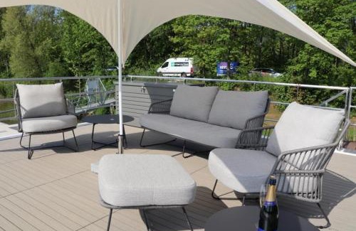 Godelheim Boat Rental | Oceanfront Hausboot CALIENE - Perfect for Family Getaways