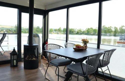 Godelheim Boat Rental | Oceanfront Hausboot CALIENE - Perfect for Family Getaways