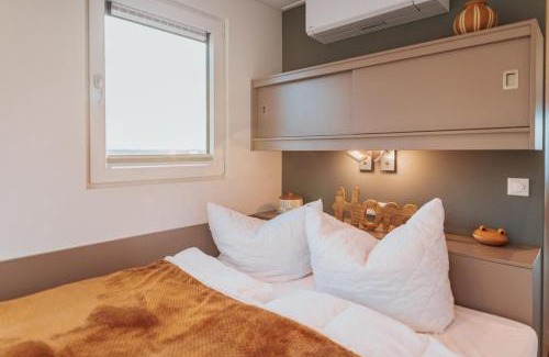 Laasow Boat Rental | Pet-Friendly Hausboot Cosy Home with Oceanfront Views