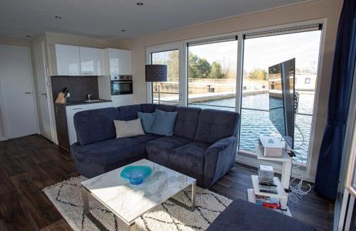Laasow Boat Rental | Experience Oceanfront Bliss at Hausboot Dolce Vita