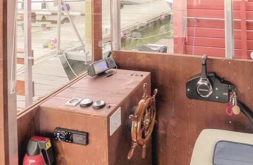 Muritz House | Experience Comfort Afloat at Hausboot Don't Panic TS1000