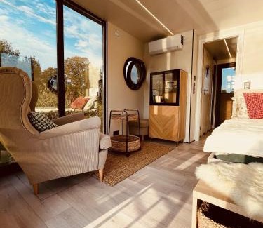 Kirchberg an der Raab Boat Rental | Explore Unique Stays at Hausboot Eisvogel – Pet Friendly Retreat