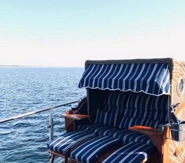 Bitterfeld Villa | Relax at Hausboot Elandi: Private Beach & Ocean Views