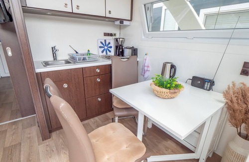 Muritz Apartment | Cozy Houseboat for Two in Scenic Waren with Great Amenities