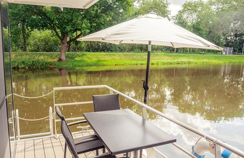 Bad Bederkesa Apartment | Cozy Houseboat for 4 Guests in Bad Bederkesa, Pet-Friendly