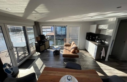 Klitten Apartment | Cozy Houseboat for 4 Guests with Oceanfront Views