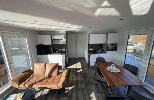 Klitten Apartment | Cozy Houseboat for 4 Guests with Oceanfront Views