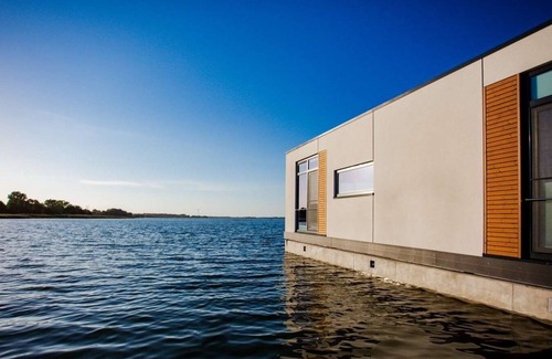 Ribnitz Apartment | Cozy Hausboot for 6 with Ocean View in Ribnitz-Damgarten