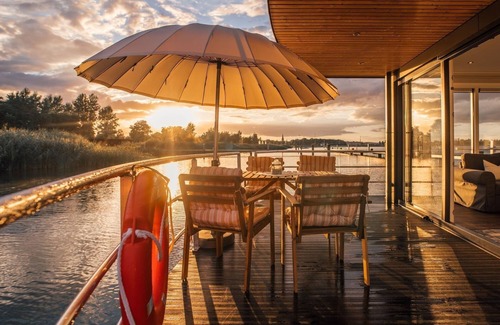 Vetschau/Spreewald Apartment | Cozy Houseboat for 6 Guests with Ocean View in Vetschau