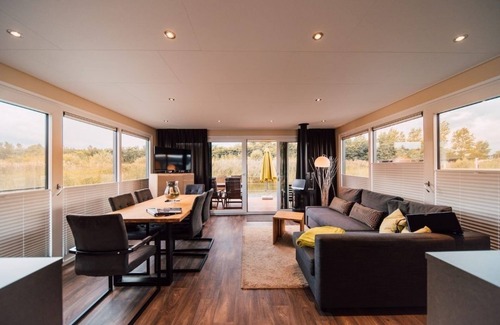 Laasow Apartment | Cozy Houseboat for 6 Guests with Oceanfront Views