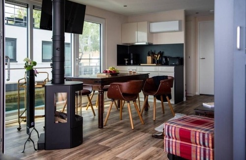 Vetschau/Spreewald Apartment | Cozy Houseboat for 4 with Kitchen in Vetschau/Spreewald