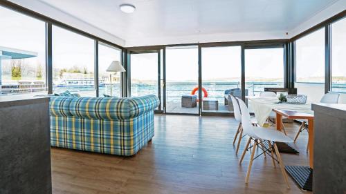 Braunsbedra House | Family-Friendly Floating House at Geiseltalsee for Memorable Stays