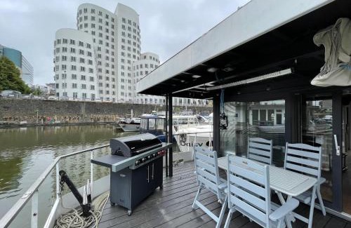 Unterbilk Boat Rental | Relaxing Hausboot Iron Franz - Your Waterfront Escape Awaits
