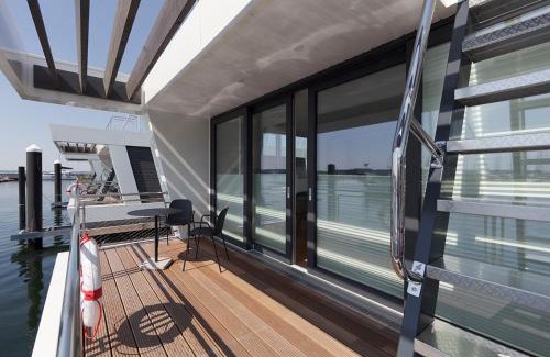 Laboe Apartment | Cozy Hausboot Floating Homes with Ocean Views in Laboe