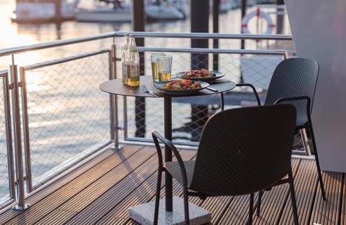 Laboe Apartment | Cozy Hausboot Floating Homes with Ocean Views in Laboe